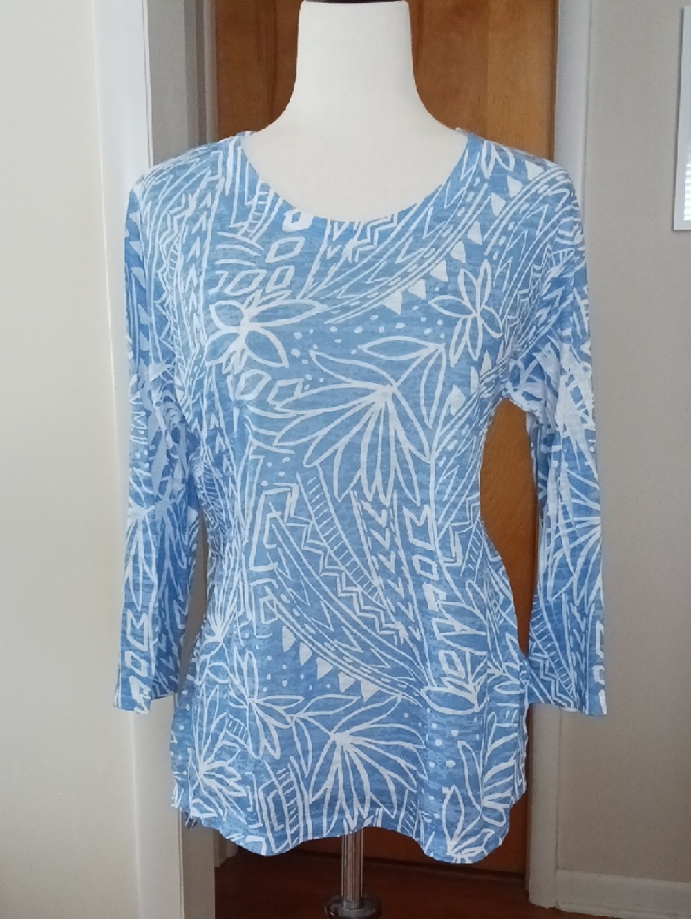 Jess & Jane Top Three Quarter Sleeve Round Neck Floral Dots Blue White Sz L